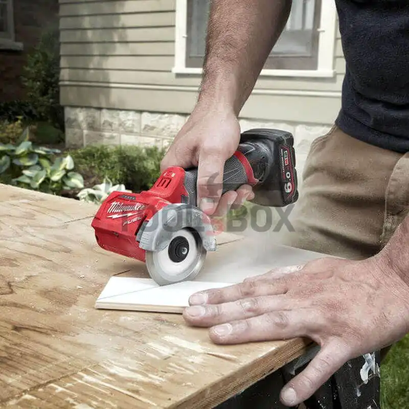 Cordless multisander Milwaukee M12FCOT-0