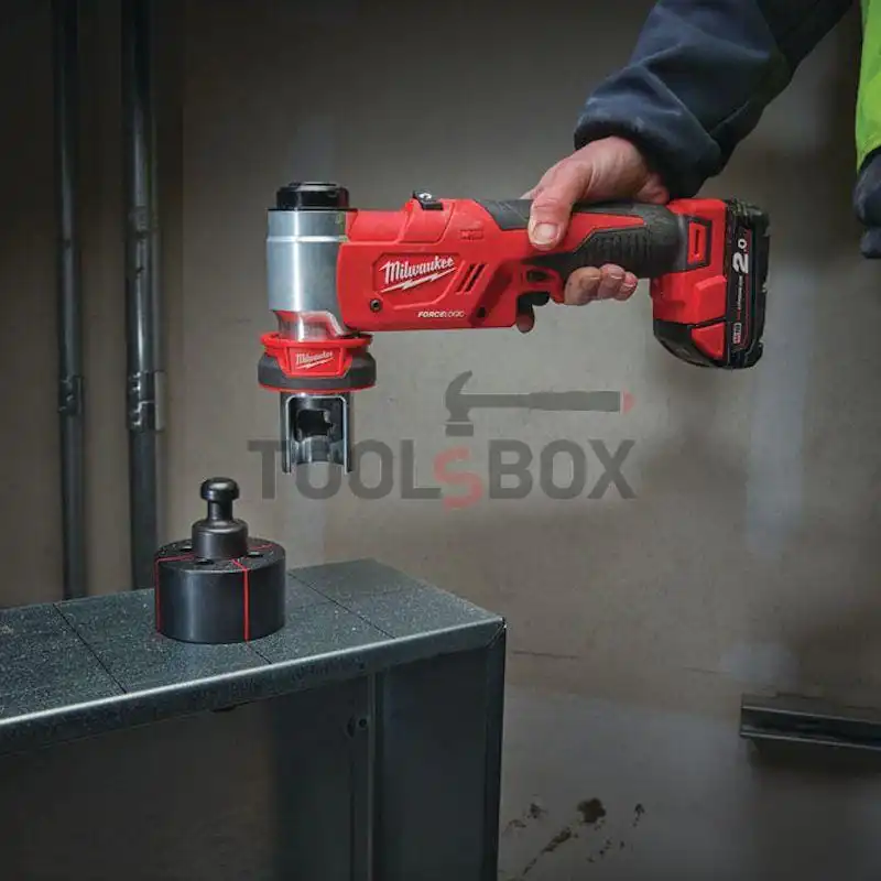 Milwaukee M18HKP-201CA Cordless Punching Machine