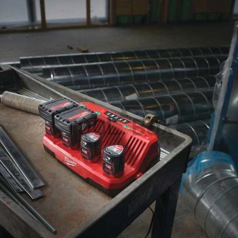 Milwaukee charger M12C4 , with 4 charging cells