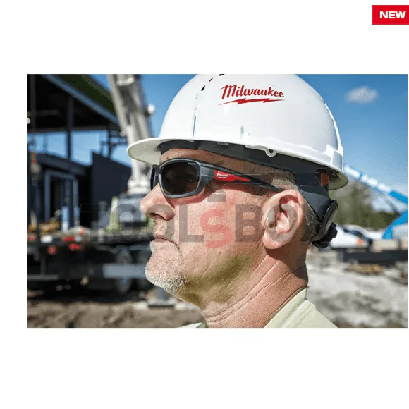 Milwaukee 4932471884 anti-sweat goggles with tinted lenses