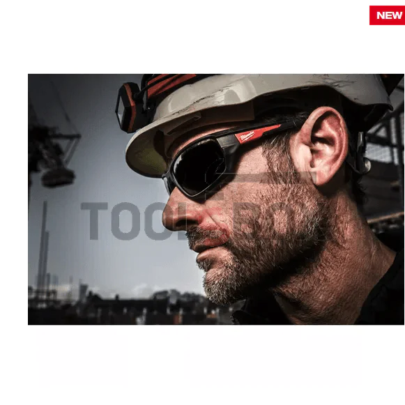 Milwaukee 4932471884 anti-sweat goggles with tinted lenses