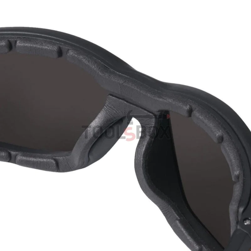 Milwaukee 4932471886 anti-sweat goggles with tinted lenses