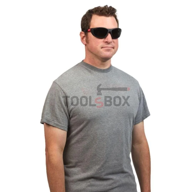 Milwaukee 4932471886 anti-sweat goggles with tinted lenses