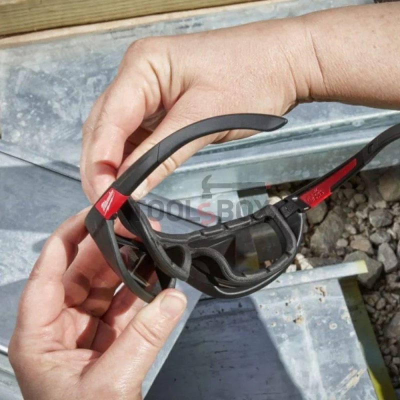 Milwaukee 4932471886 anti-sweat goggles with tinted lenses