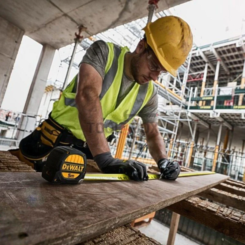 DeWALT DWHT0-36114, 5m, impact resistant roller