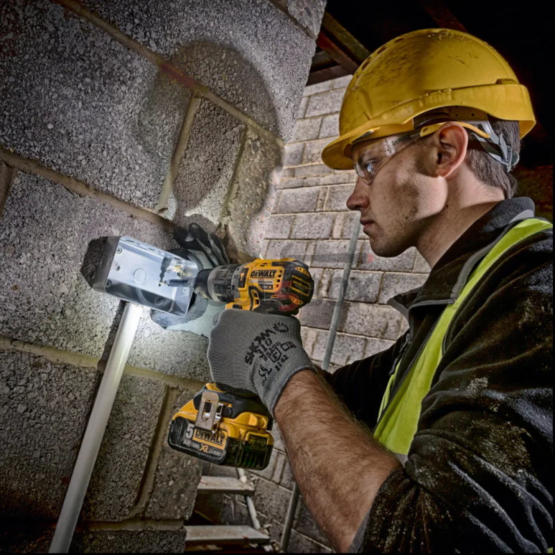 Cordless Brushless Screwdriver DeWALT DCD796P1 , 18 V, kit