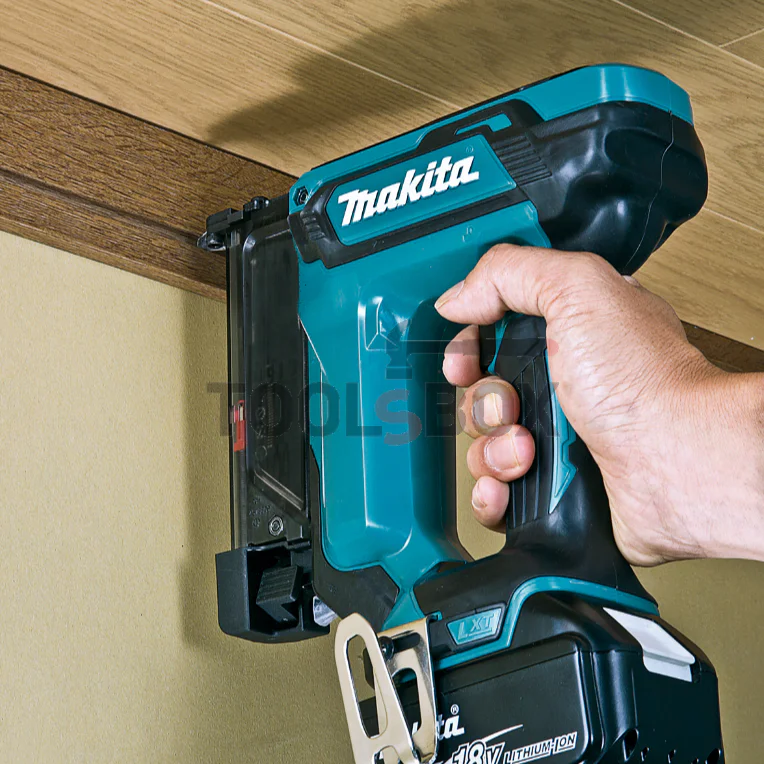 Акумулаторен такер за дърво Makita DPT353Z, 18 V, за пирони / гвоздеи тип 23GA - 15-35 мм