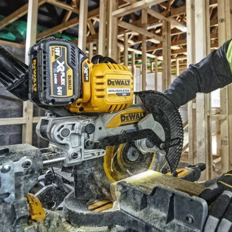 Cordless table saw with DeWalt DCS727N Flexvolt 54V, 250mm