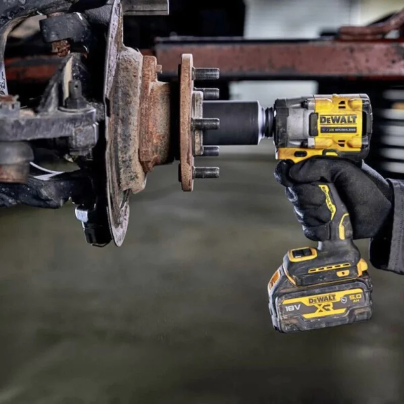 Impact Cordless Wrench DeWALT DCF921N / 18 V, 406 Nm, 1/2