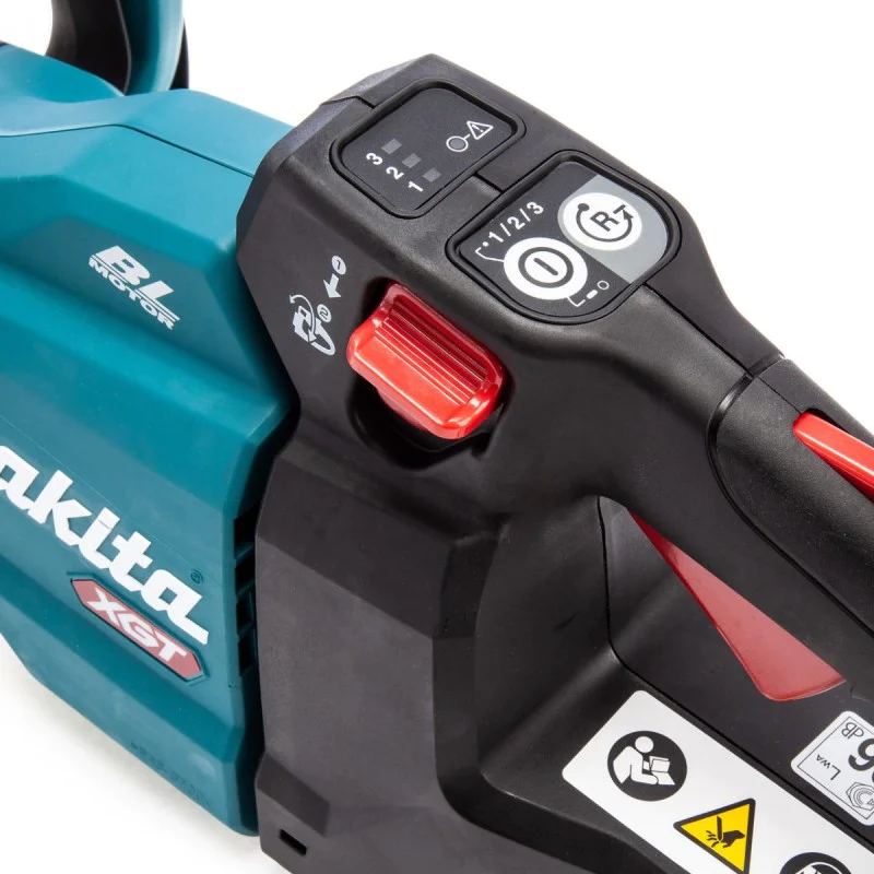 Cordless Brush Cutter Makita UH004GZ 40V, 600mm + GIFT from Makita Bulgaria - Battery XGT BL4040F