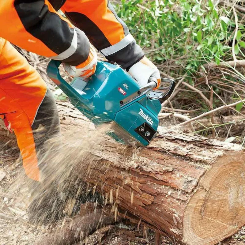 Professional cordless wood cutter Makita UC017GZ - 45 cm, XGT, 40 V + GIFT from Makita Bulgaria - Battery XGT BL4040F
