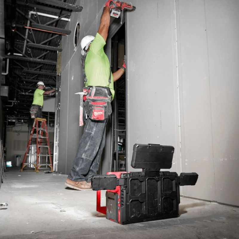 Milwaukee M18POALC-0 PACKOUT 3000 lumen spotlight