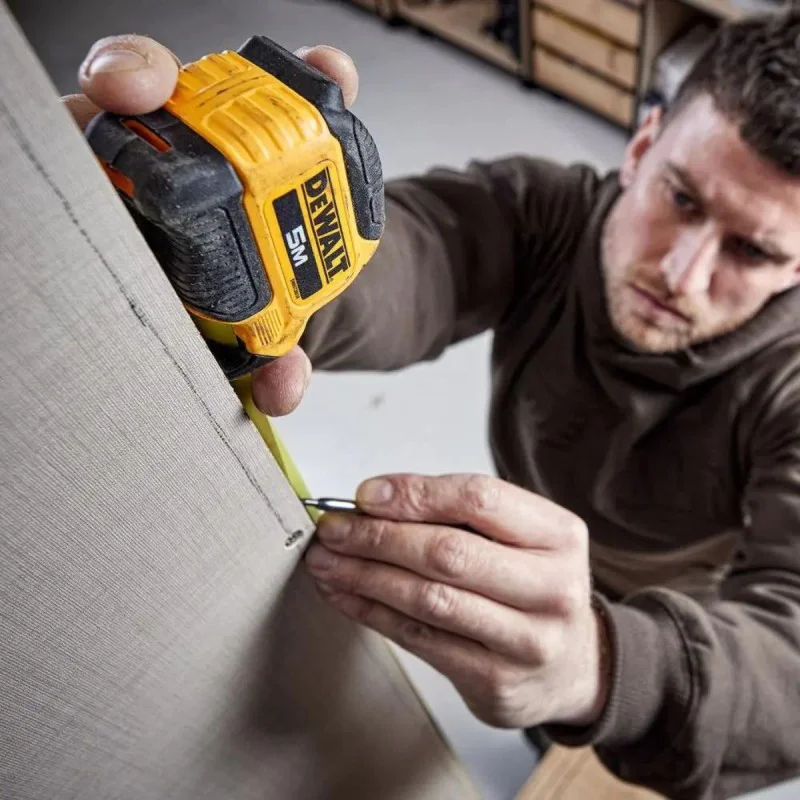 DeWalt DWHT38114-0 5M - 28 mm, impact resistant