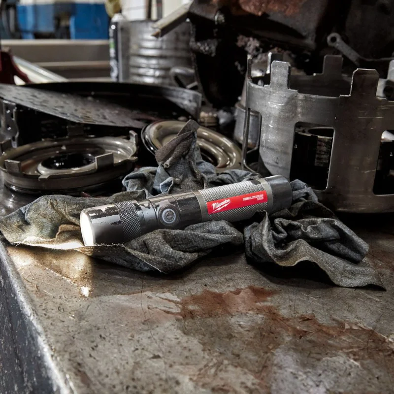 Milwaukee Cordless Flashlight L4TMLED-301 LED USB - 1100 lumens, IP67, TWIST FOCUS