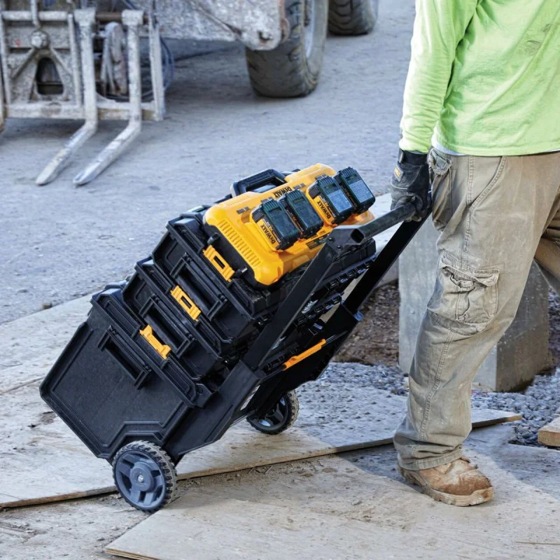 DeWALT DCB104 Quick Charger, 4 ports