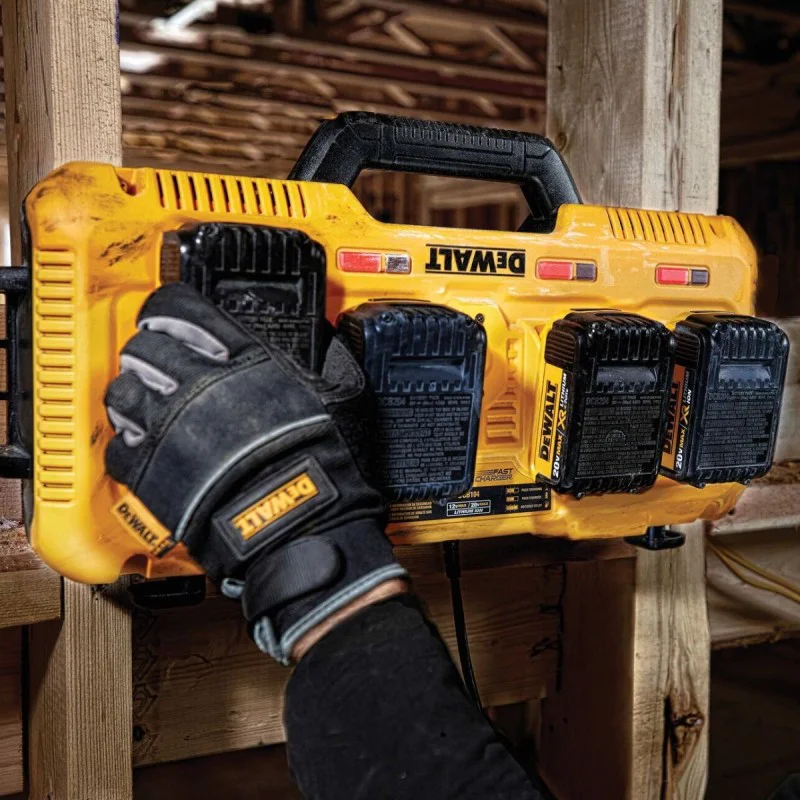 DeWALT DCB104 Quick Charger, 4 ports