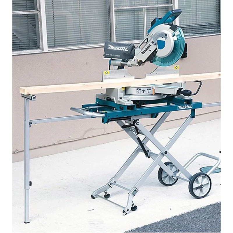 Makita table saw DEAWST05