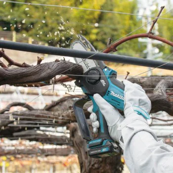 Акумулаторен верижен трион MAKITA UC100DZ, 12 V, 100 мм
