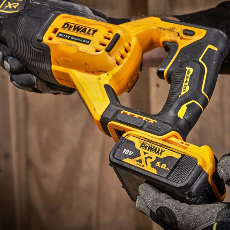 Cordless sabre saw DeWALT DCS382NT, 18 V, 28.6 mm