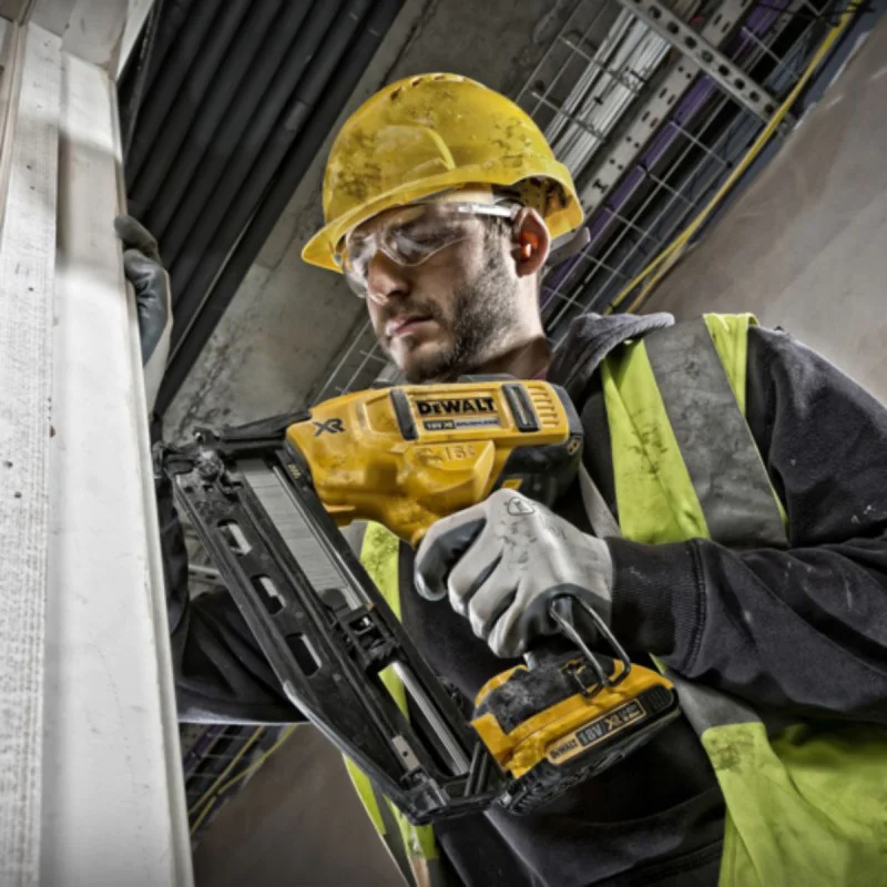 Cordless Tucker DeWALT DCN660NT, 18 V