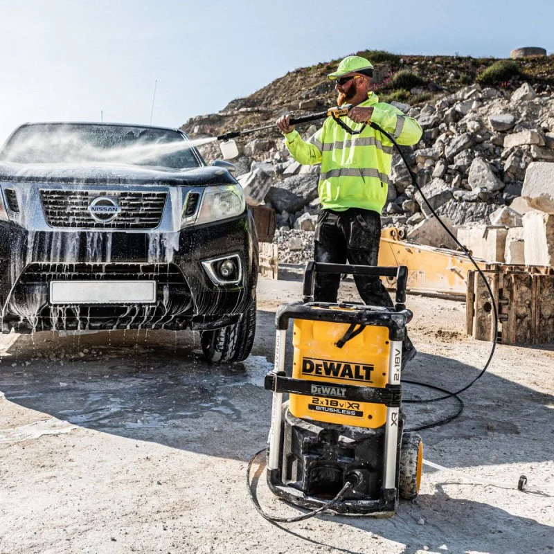 Cordless water jet Dewalt DCMPW1600N, 18+18 V