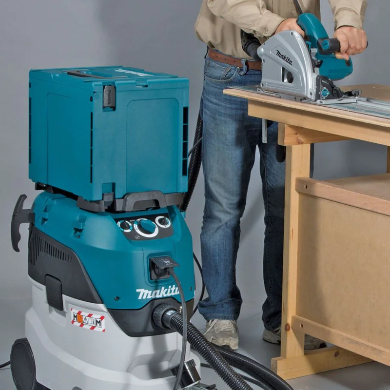 Electric vacuum cleaner for wet and dry cleaning Makita VC4210MX, 1200 W