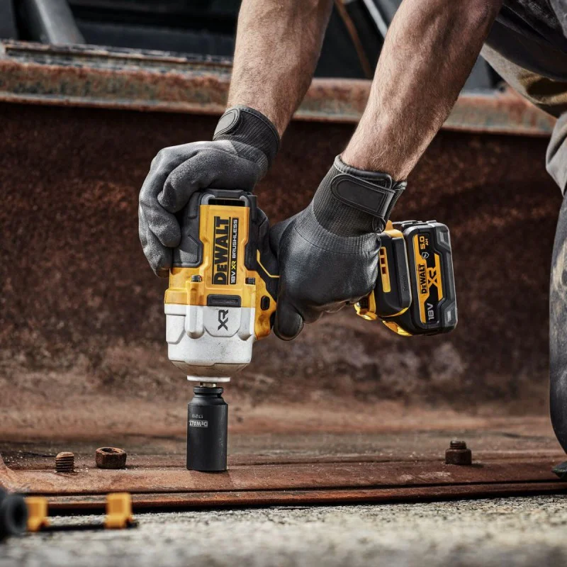 Cordless impact wrench DeWALT DCF961NT, 18 V, 2372 Nm, 1/2