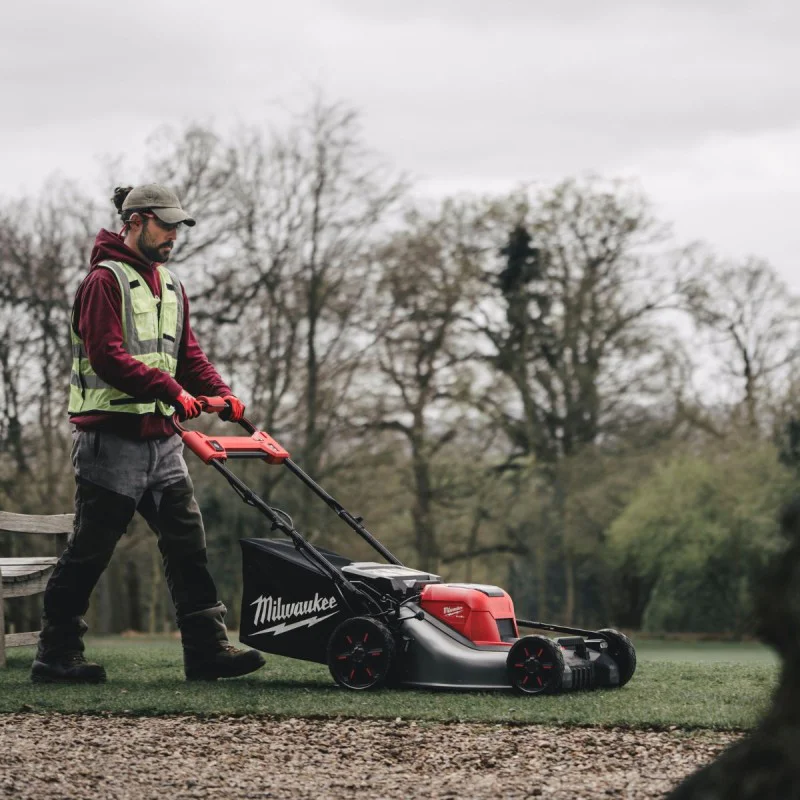 Cordless lawnmower Milwaukee M18 F2LM53-0, 18 V + 18 V, 53 cm