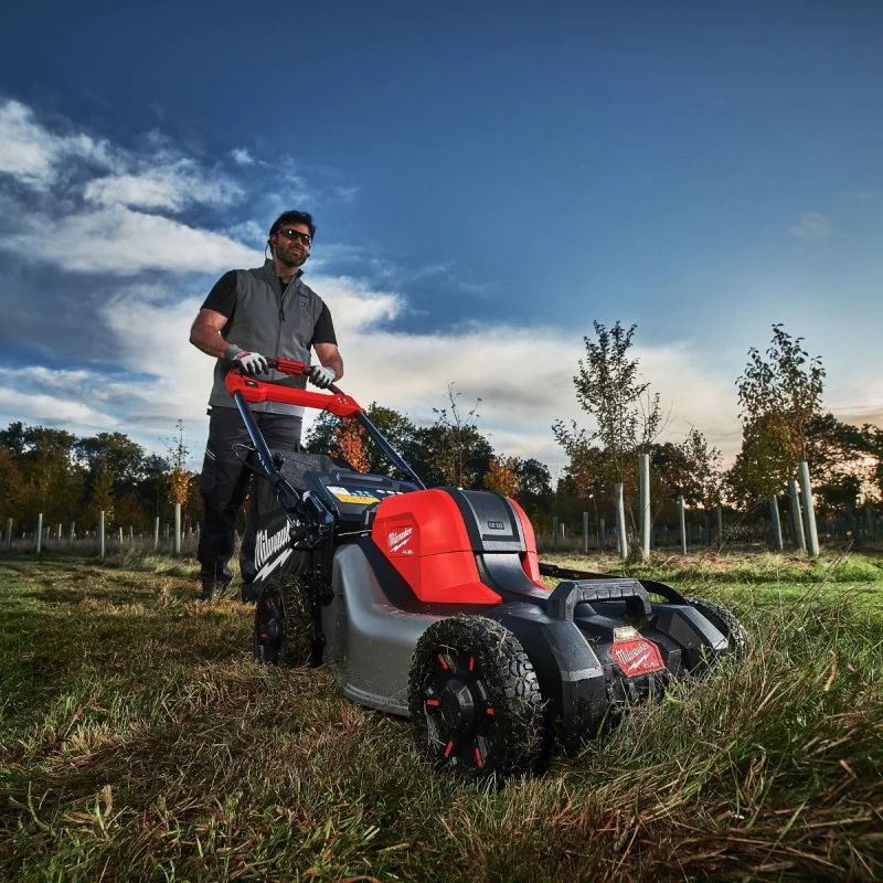 Cordless lawnmower Milwaukee M18 F2LM46-0, 18 + 18 V, 46 cm