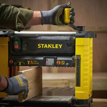 Комбиниран абрихт-щрайхмус Stanley STP18-QS, 1800 W