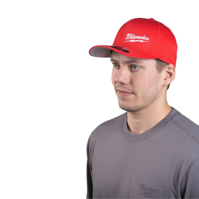 Шапка с козирка Milwaukee 4932493095, BCS черна/сива/червена