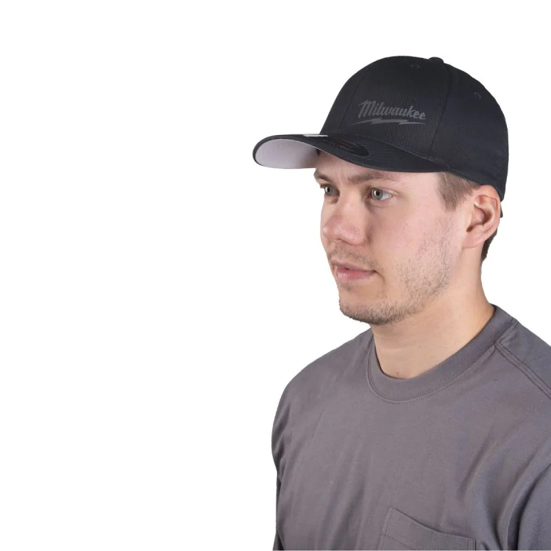 Шапка с козирка Milwaukee 4932493095, BCS черна/сива/червена