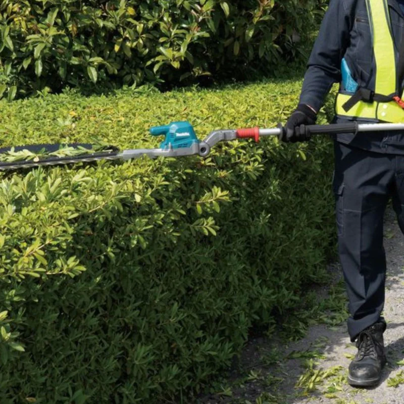 Cordless Brush Cutter Makita UN001GZ, 40V, 600mm + GIFT from Makita Bulgaria - Battery XGT BL4040F