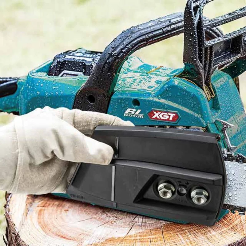 Cordless wood cutter Makita UC026GZ, 35 cm, 40 V + GIFT from Makita Bulgaria - Battery XGT BL4040F