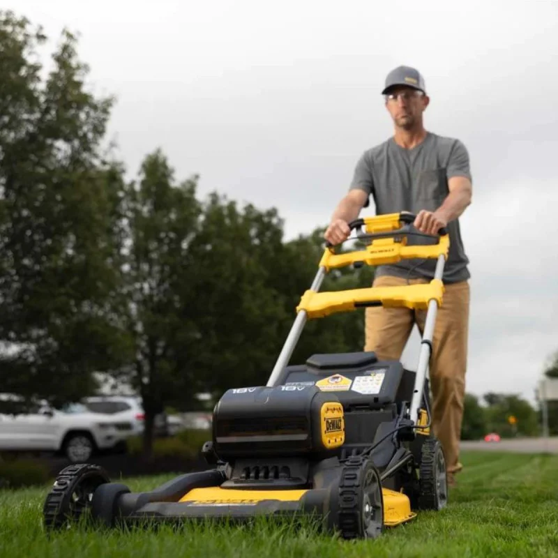 Cordless self-propelled lawn mower DeWalt DCMWSP156W2, 2x18V, 530mm