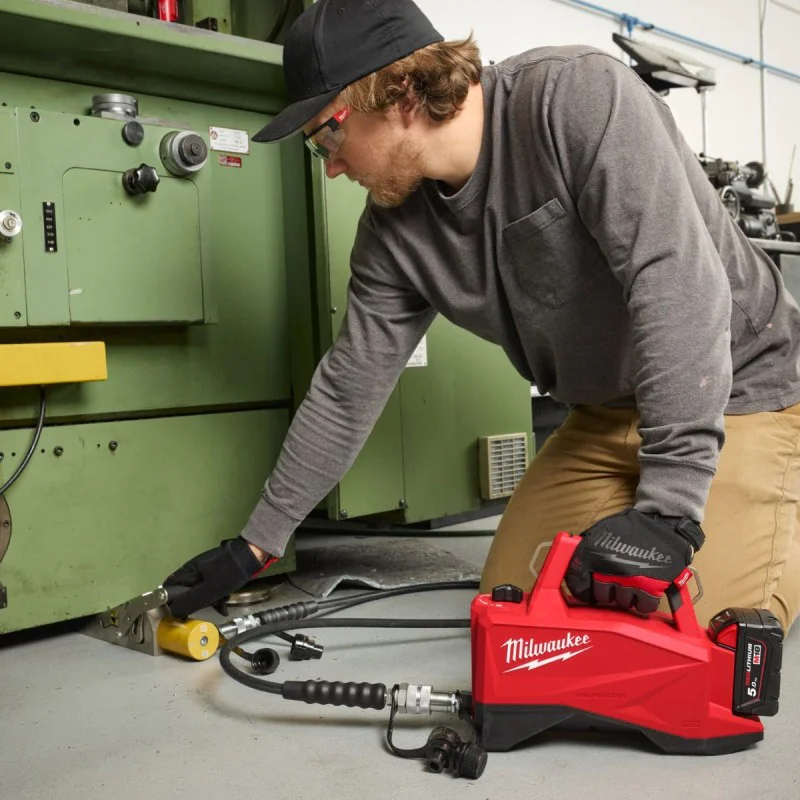 Cordless hydraulic pump Milwaukee M18 HMP700-501, 18 V, 700 bar, 4933493921