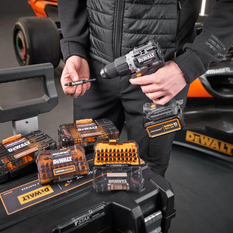 Set of bits with holder Dewalt DT70902T, 28 pcs McLaren