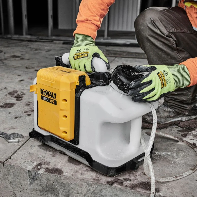 Cordless tank for diamond drilling machine DeWALT DCE6820N, 18 V, 15 L