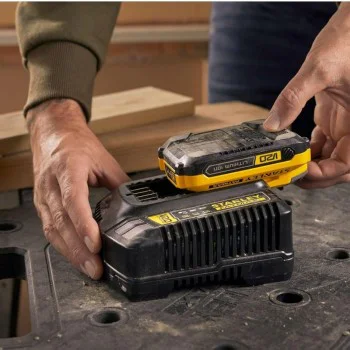 Зарядно устройство Stanley SFMCB14, 18 V