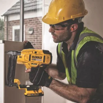 Акумулаторен такер за дърво DeWALT DCN681D2, 18 V, 12-38 мм, 18GA