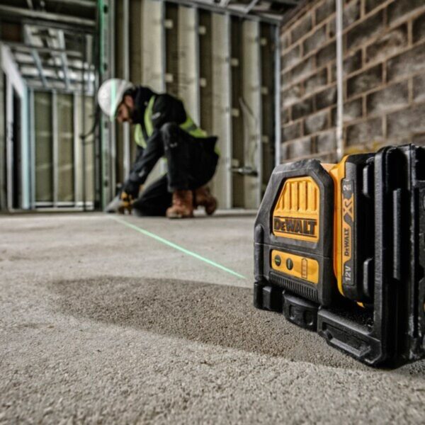Лазерен нивелир DEWALT DCE088D1G, 10.8V самонивелиращ
