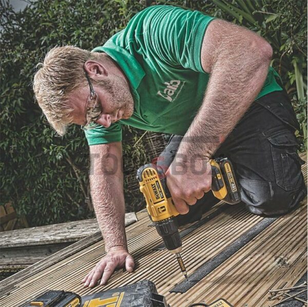 Винтоверт ударен акумулаторен DeWALT DCD776NT, Li-Ion 18 V 42 Nm, - Image 3