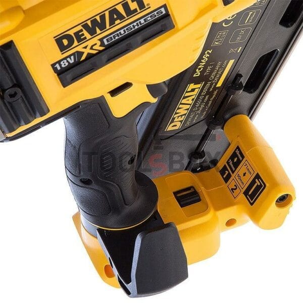 Такер акумулаторен DeWALT DCN692N, 18.0 V, за гвоздеи 50-90 мм - Image 2