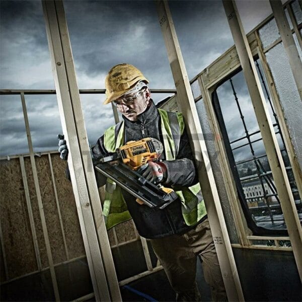 Такер акумулаторен DeWALT DCN692N, 18.0 V, за гвоздеи 50-90 мм - Image 4