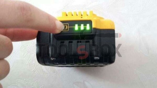 Батерии Dewalt DCB182 , 4Ah 18V 2 бр. - Image 2
