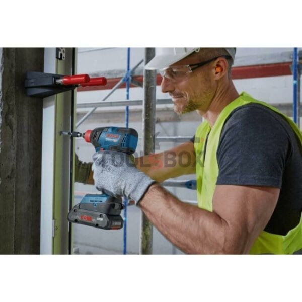 Акумулаторен ударен гайковерт BOSCH GDX 18V-200 C SOLO