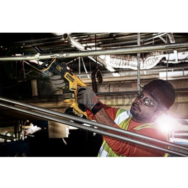 Акумулаторен саблен трион / ножовка DeWALT DCS367N, 18 V, 28.6 мм - Image 3