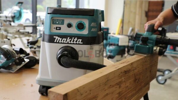 Акумулаторно ренде Makita DKP181Z 18V LXT 82mm / Безчетково