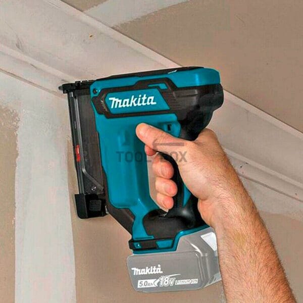 Акумулаторен такер MAKITA PT354DZ 10.8V