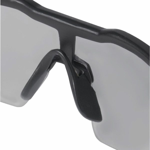 Подобрени предпазни очила Milwaukee 4932478907 затъмнени